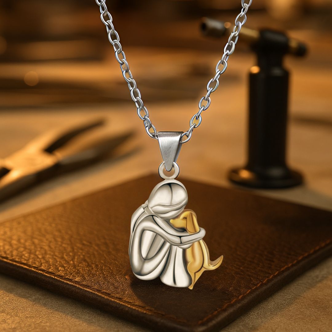 Ebi - Collier avec pendentif en forme de chien