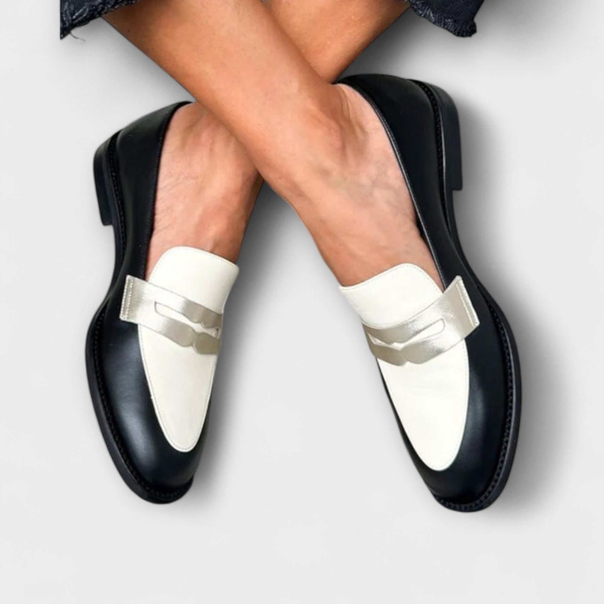 Félanora - Black Moccasins with Shiny Metallic Effect