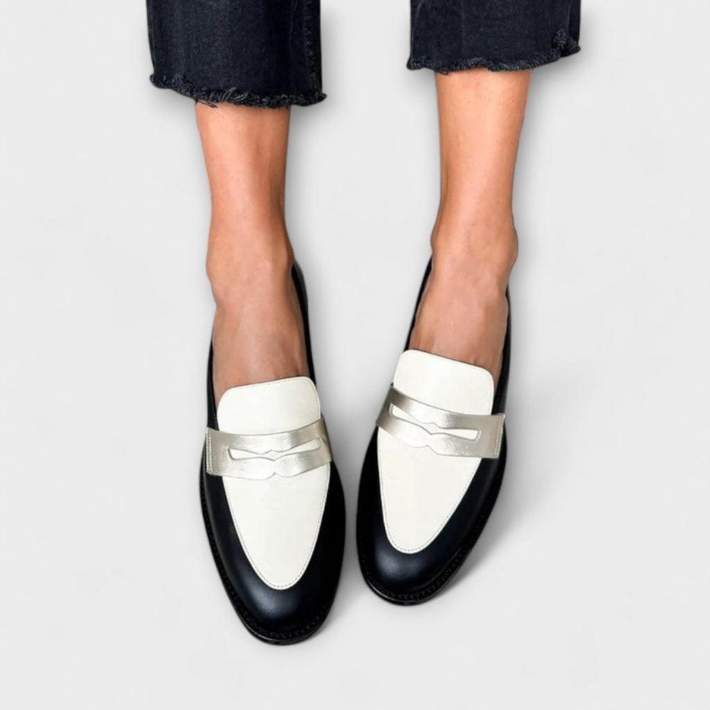 Félanora - Black Moccasins with Shiny Metallic Effect